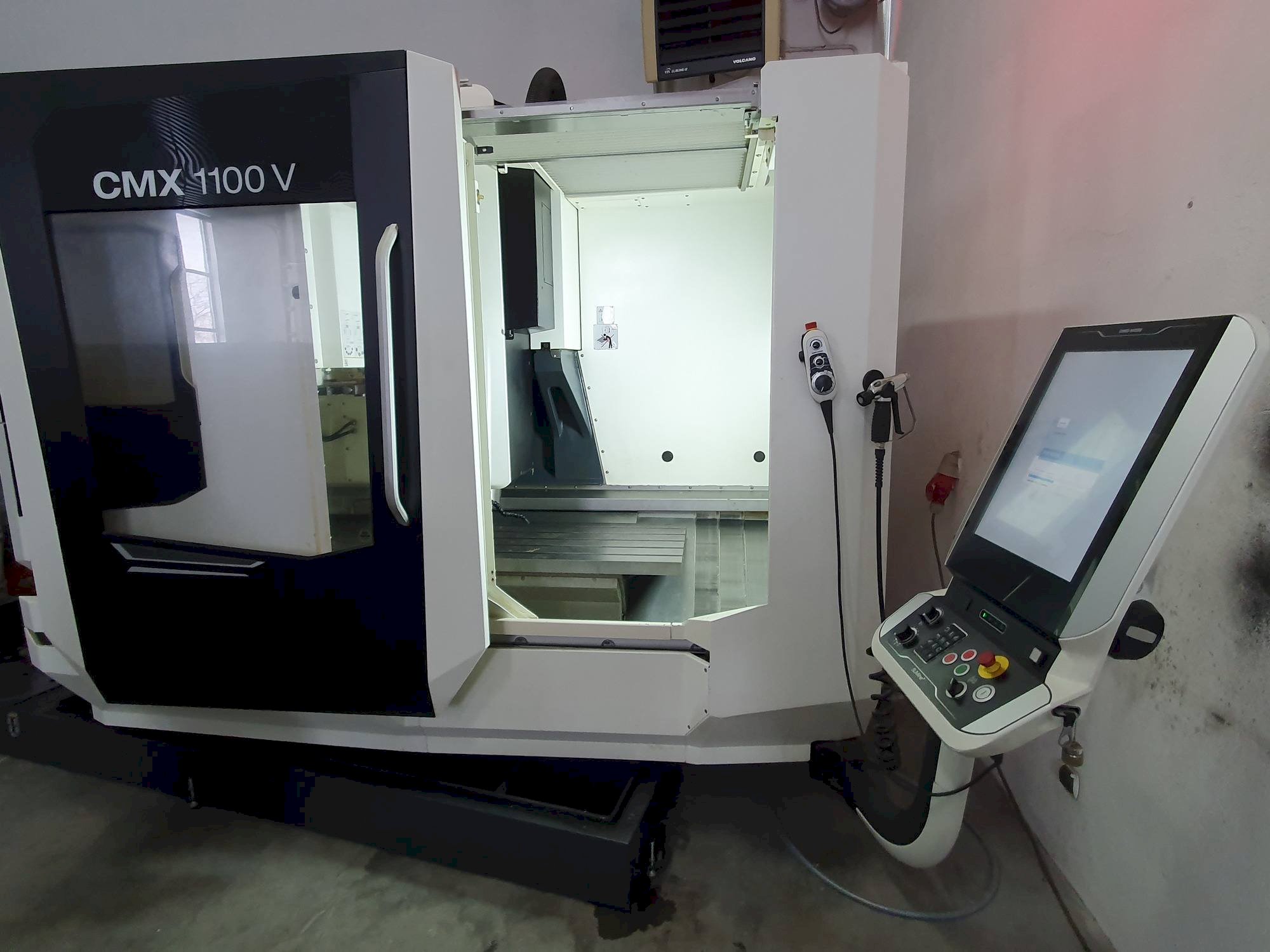 DMG MORI CMX 1100 V