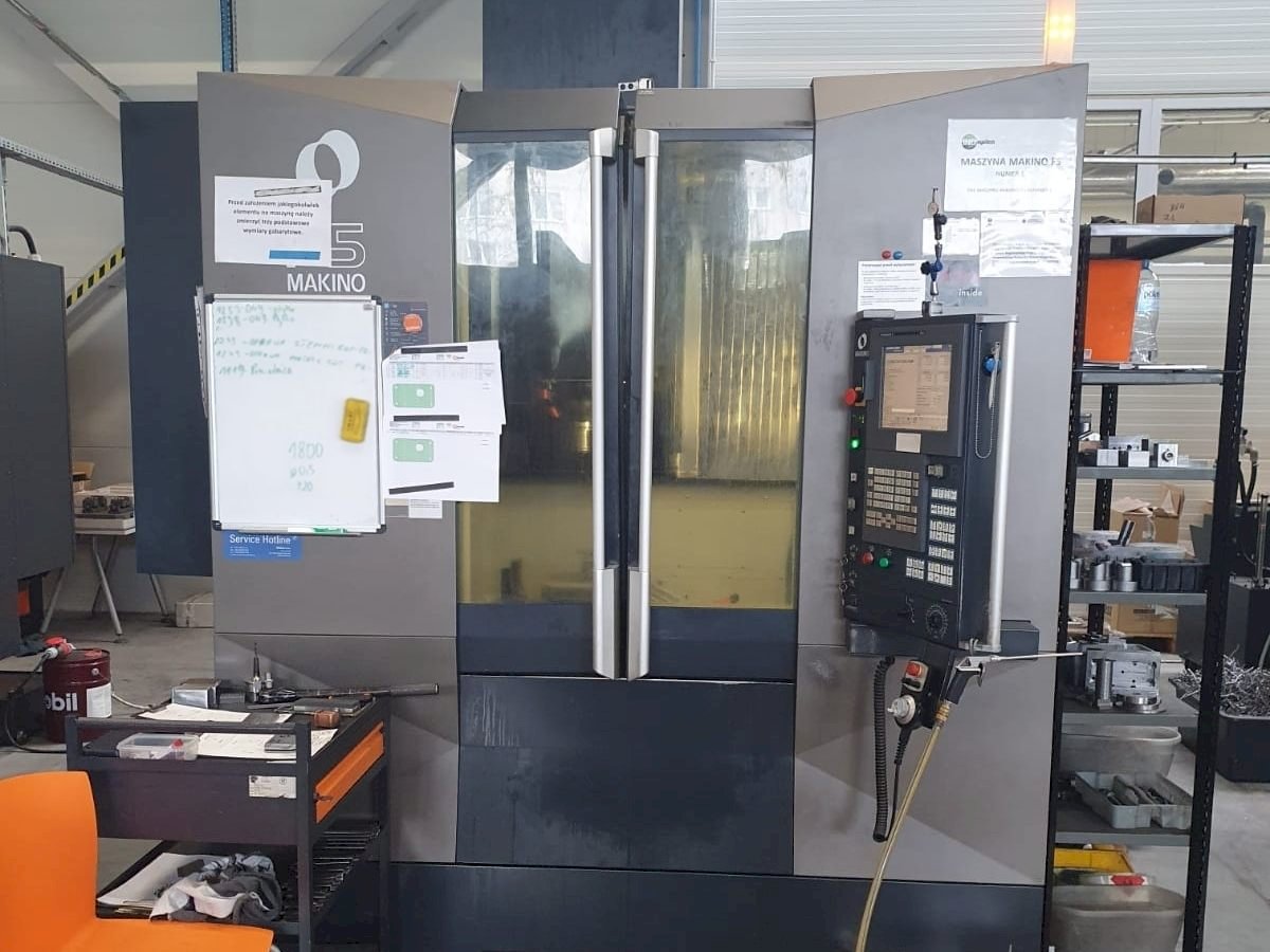 Makino F5 Vertical Machining Center